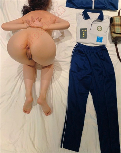 今天是个淫荡的女大学生