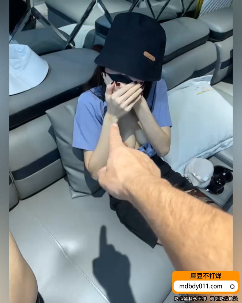 极品绿帽夫妻3P群P淫乱 (1)