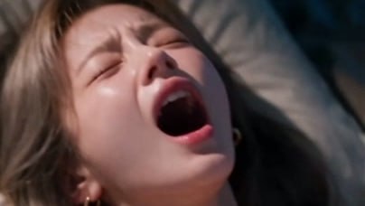 AI成人短剧 玩转学姐 第5集 校园权力反转从被使唤到被骑上来还要听话