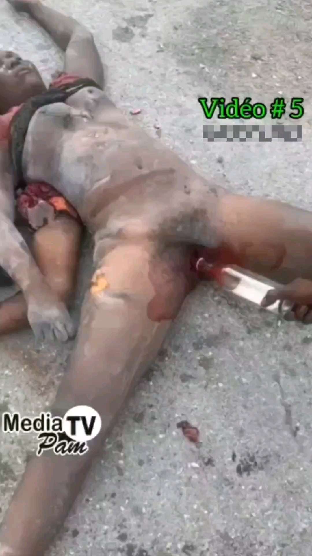 Плакат для 妇女被残忍奸杀，子宫捅烂血流一地残忍的虐尸，视频血腥谨慎观看