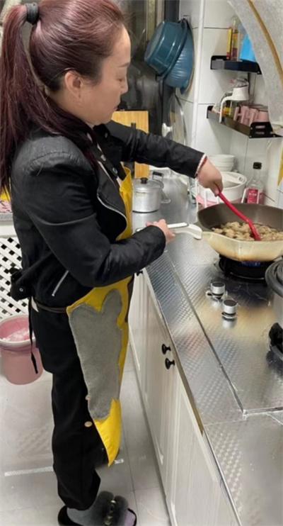 干妈烧菜给我吃