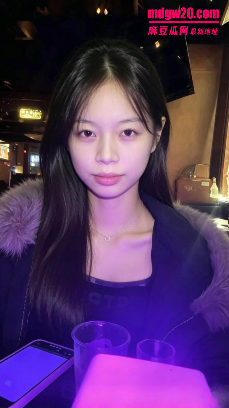 广东惠州反差女大张旭薇 露脸性爱自拍合集 性感翘臀美腿被多姿势玩弄猛操