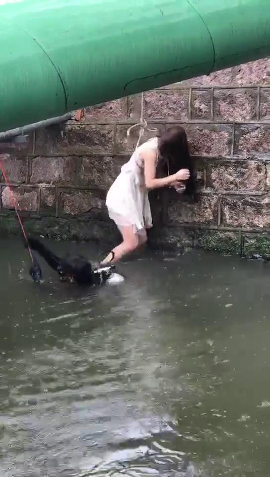 Плакат для 打捞溺水女尸