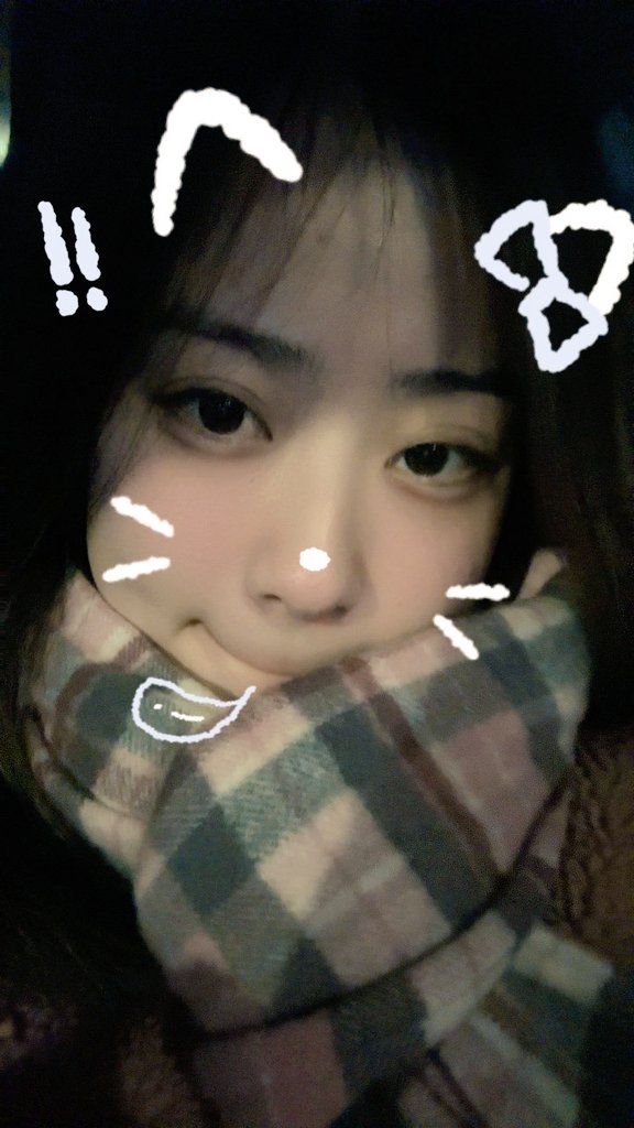 Why would someone want to look at my nostrils?! What kind of hobby is this? It feels so weird, hahaha!