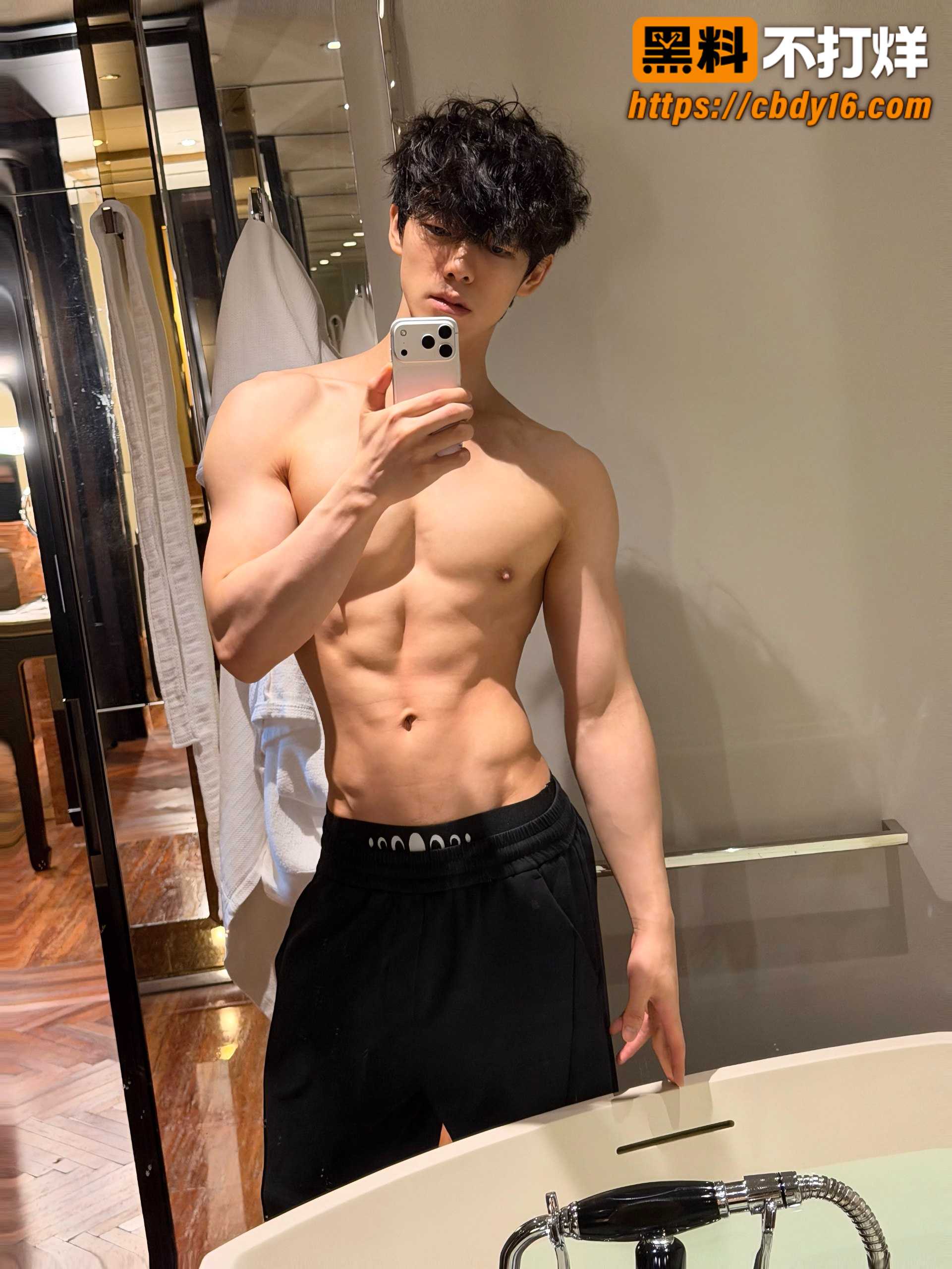 抖音博主阿奇仔打飞机壁纸14