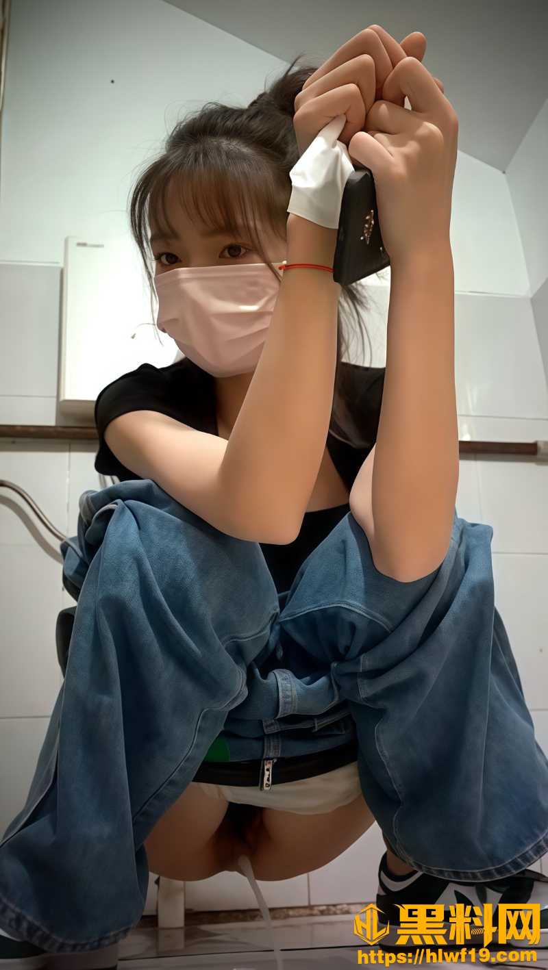 商场女厕偷拍视频3