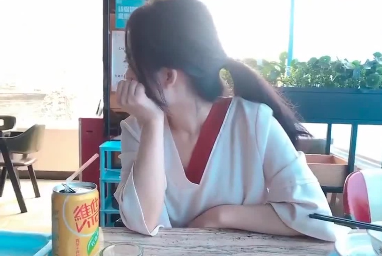 骚逼不穿内裤出来吃饭 포스터
