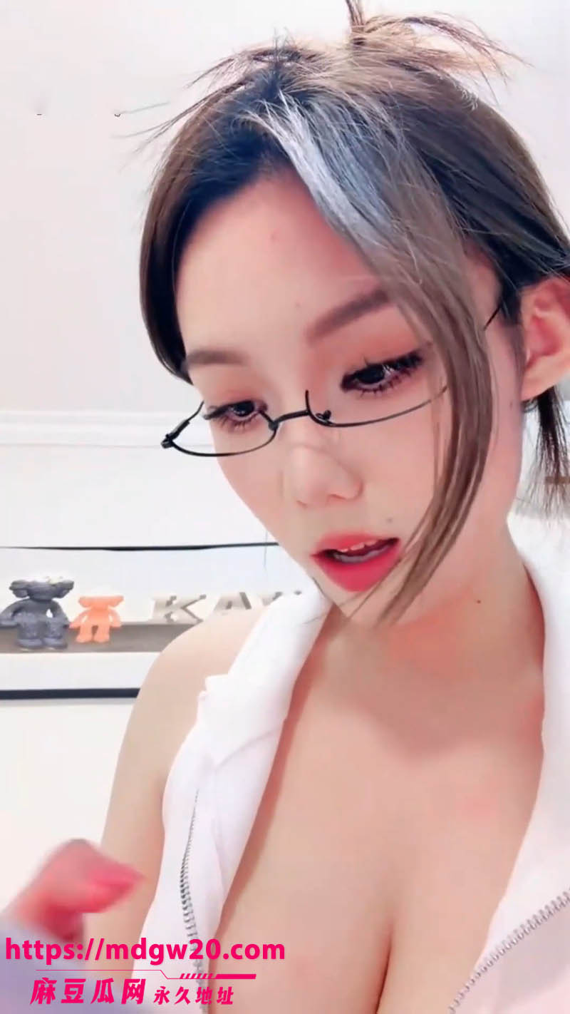 黑丝眼睛婊肛交自慰8