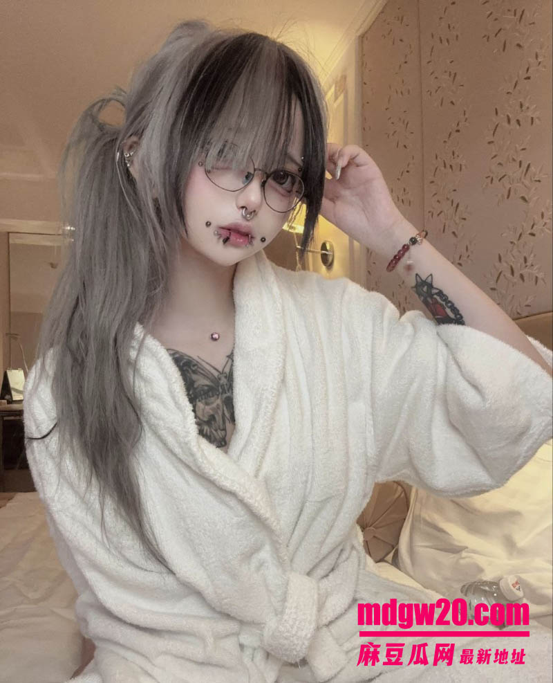 推特Cosplay博主樁山民子 MaorouK008M福利合集 暗黑系舌头分叉的精神小妹大尺度漏奶自拍