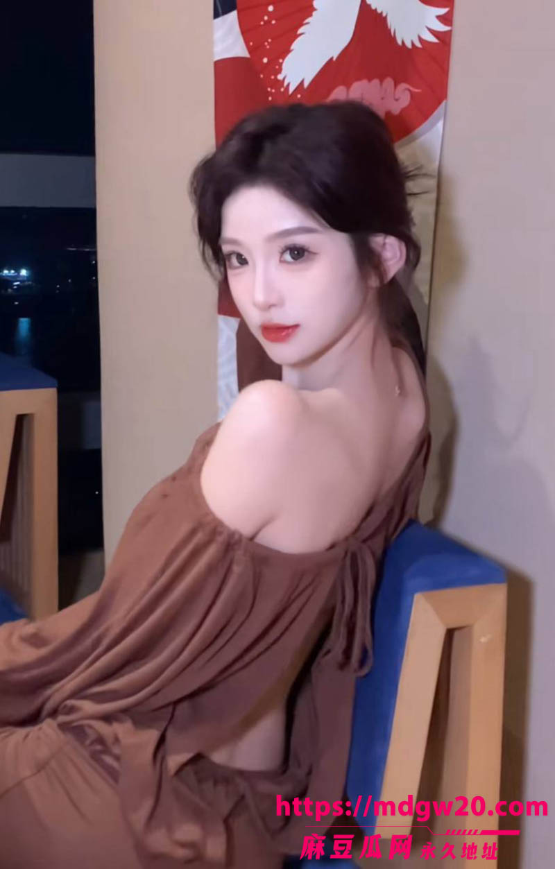 前LOL职业选手卢本伟闪婚巴旦木公主 前女友UU妹彻底成过去式 曾相恋近十年和平分身