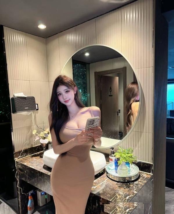 高挑大长腿颜值嫩妹
