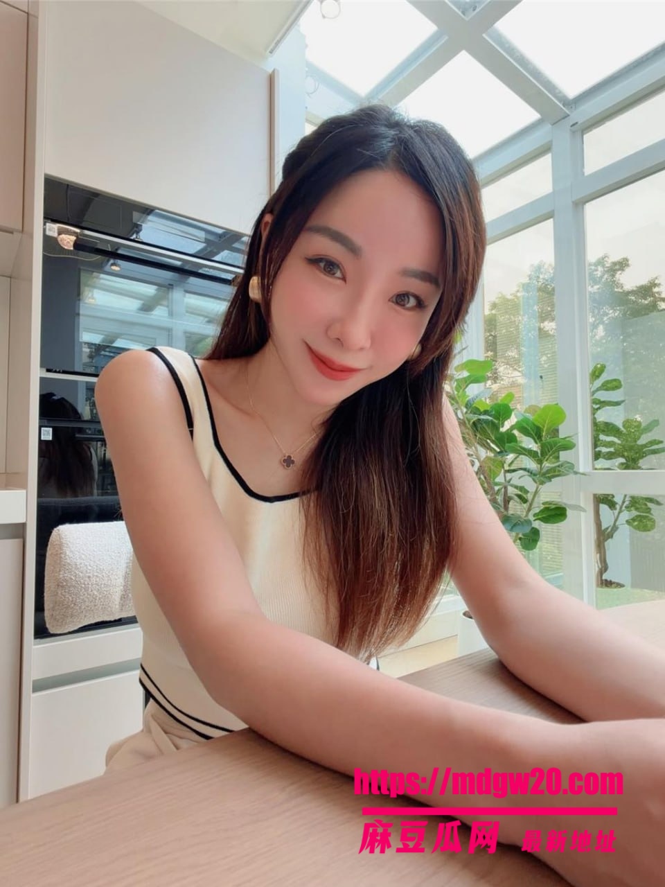 台湾主播 张宇 离婚3年曝出沙发艳照 与前夫撕逼13次 闹上法庭炸翻娱乐圈！