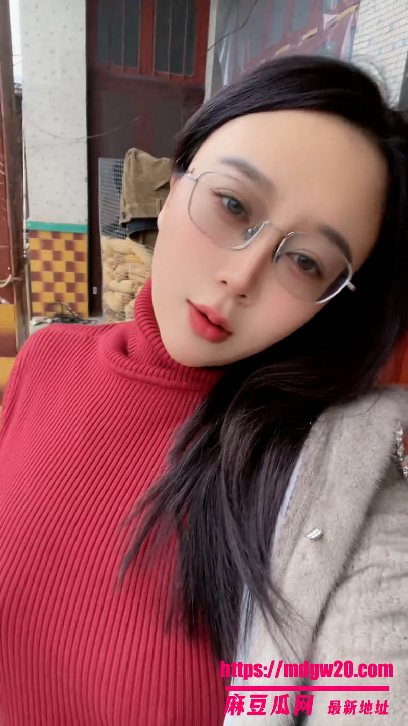抖音13W粉网红 是诗诗呀不雅视频流出 反差眼镜婊露奶自慰 粉穴喷水如泉太骚啦