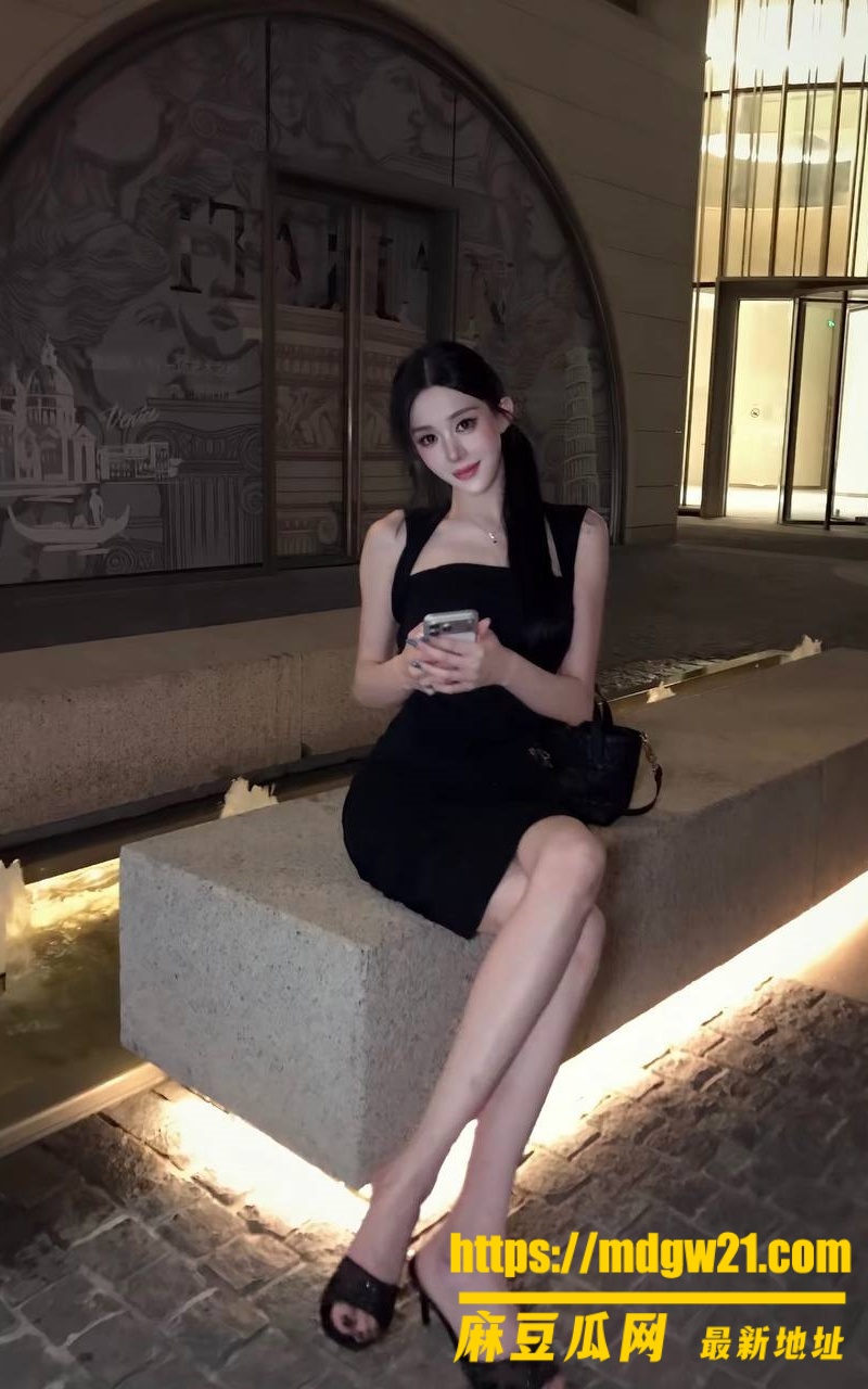 抖音500万粉情侣博主 Alex8