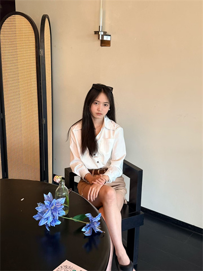 十八岁的婊子联系我