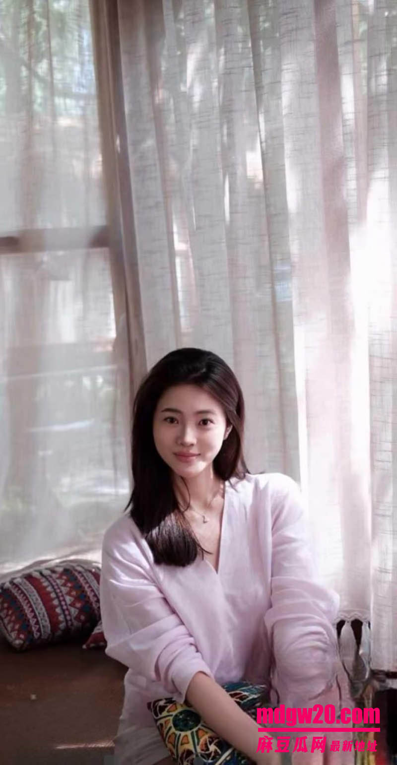 极品瑜伽老师李欣 与前男友不雅自拍泄密 美乳粉穴任由男友玩弄 害羞挡脸的模样太淫荡了