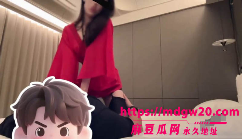 推特顶级NTR淫妻大神 ROSEWU 最新约炮视频 身穿红色战袍黑丝高跟被单男后入打桩