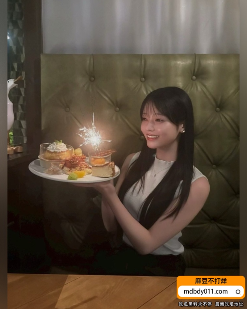 极品高颜值 白嫩小只马 (6)