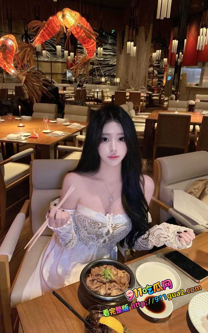 极品肉丝美乳 办公室做爱，后入一字马，多种体位，边插边拍，画面诱人 13