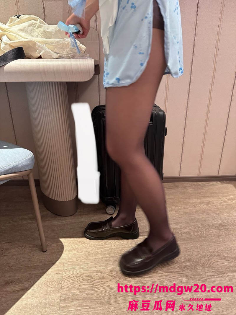 重庆反差女大学生刘子雯不雅视频流出 跪趴在床上被后入打桩圆臀狂晃