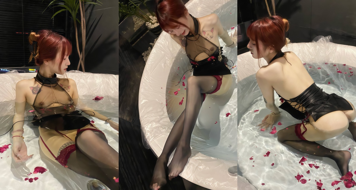情趣酒店黑丝小骚货伸舌头后入口交表情太淫荡！