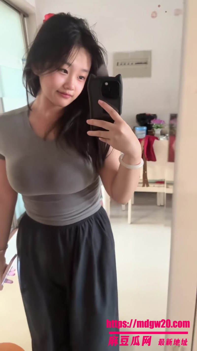 抖音巨乳网红椰椰蛋卷 坦克身材自拍福利合集 情趣黑丝挤奶自慰诱惑