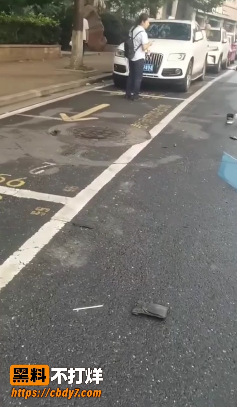 某路段发生严重交通事故 3