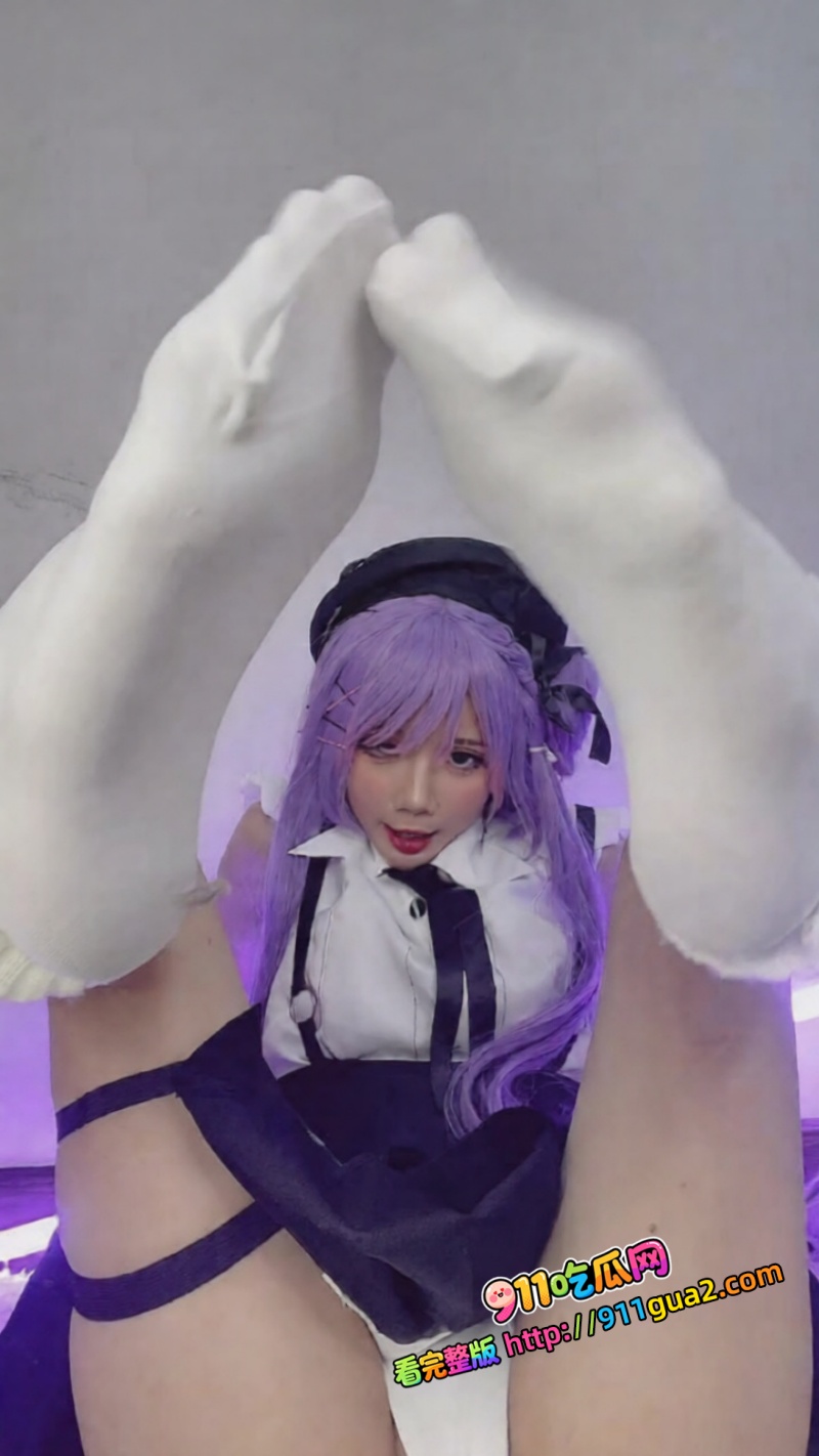 颜值福利姬PoppaChan化身Hololive制服紧裹性感酮体扭动撩人主动撅臀翘臀展示裙底风光让人欲罢不能 4