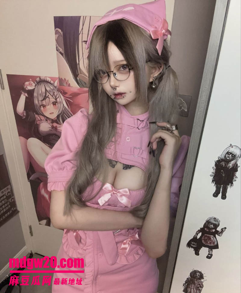 推特Cosplay博主樁山民子 MaorouK008M福利合集 暗黑系舌头分叉的精神小妹大尺度漏奶自拍