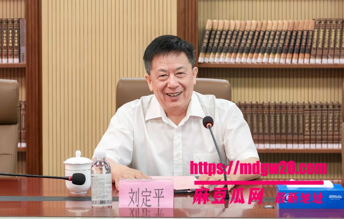 华南理工大学教授刘定平彻底翻车 把学生肚子搞大了怀孕三个月不负责 光头家长上门讨说法当街高喊误人子弟