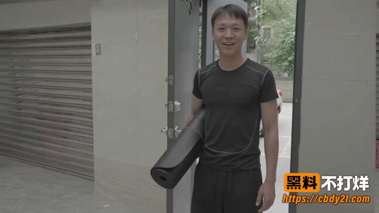 李娜娜健身房私拍深蹲后全裸接触细节2