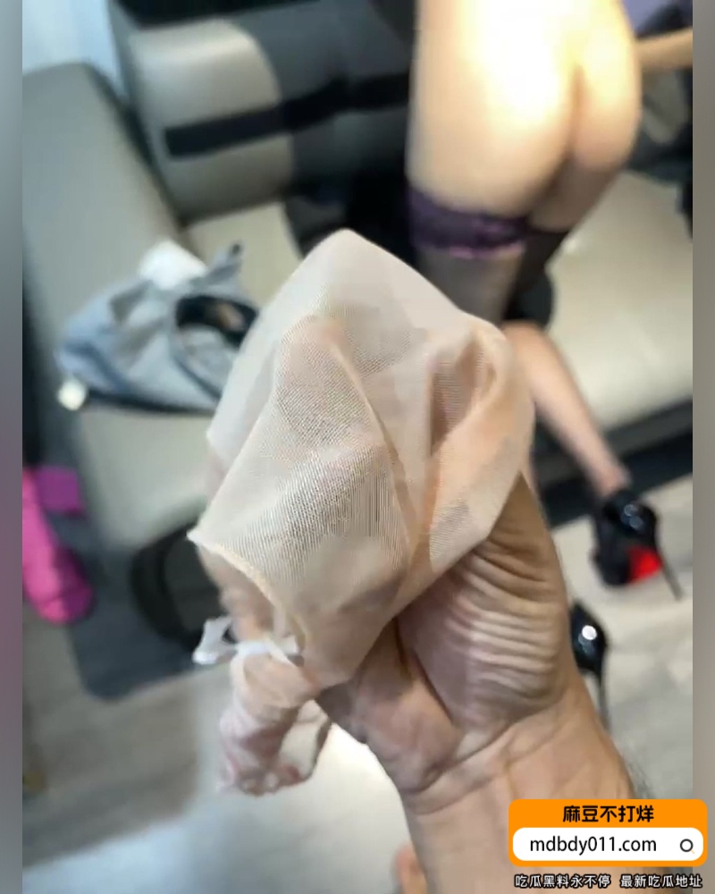 极品绿帽夫妻3P群P淫乱 (4)