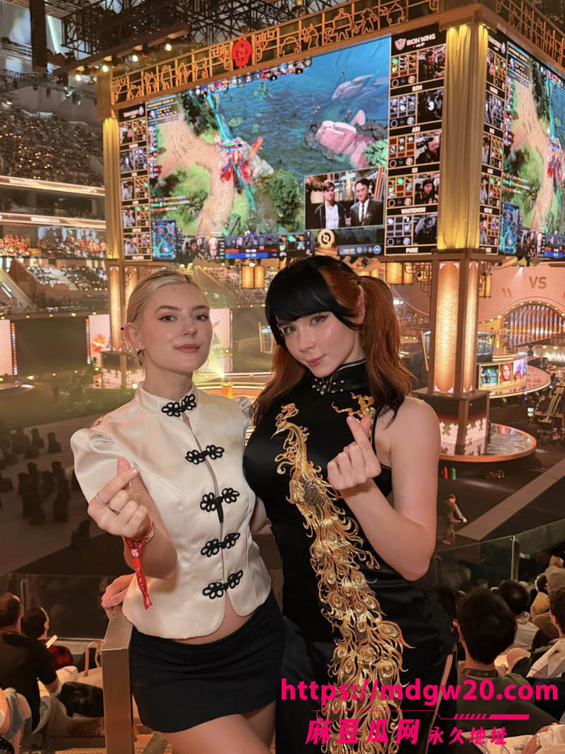 俄罗斯顶级福利姬 伊娃EvaElfie甜狐SweetieFox 姐妹花双姝空降上海DOTA2国际邀请赛