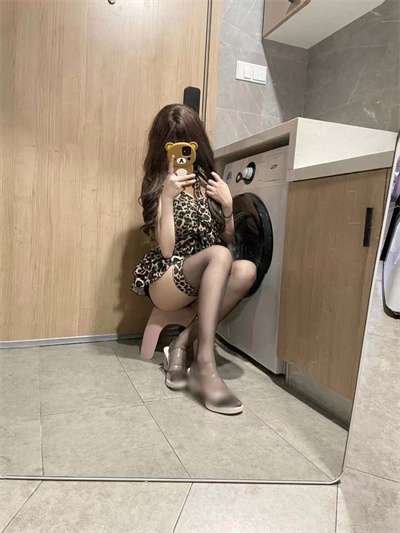 男爹的鸡巴套子校园妓女，目前目标二十人斩