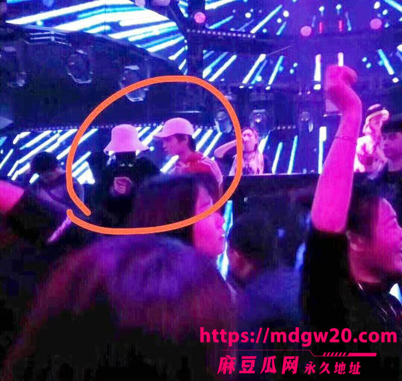 时代少年团队长马嘉祺被曝与谢可寅秘密恋爱期间出轨 私联女粉丝还涉集资
