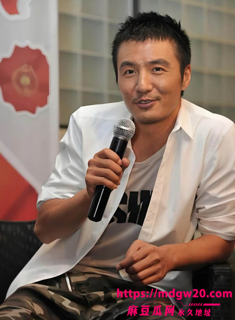 狗仔卓伟直播爆连环瓜 男歌手朴树五角恋 综艺期间出轨王子文 全网吃瓜眼花缭乱
