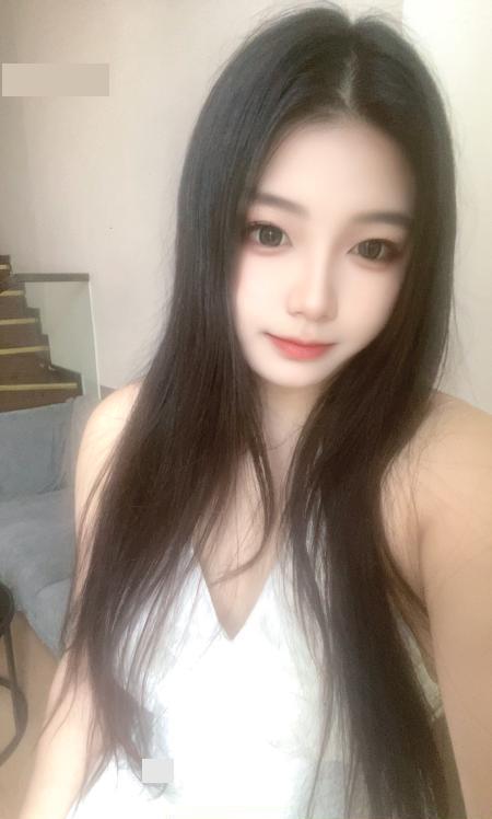 黄埔翘臀妹子