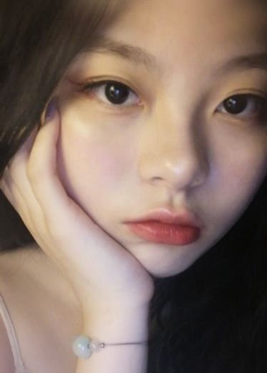 骚浪反差母狗唇钉自拍