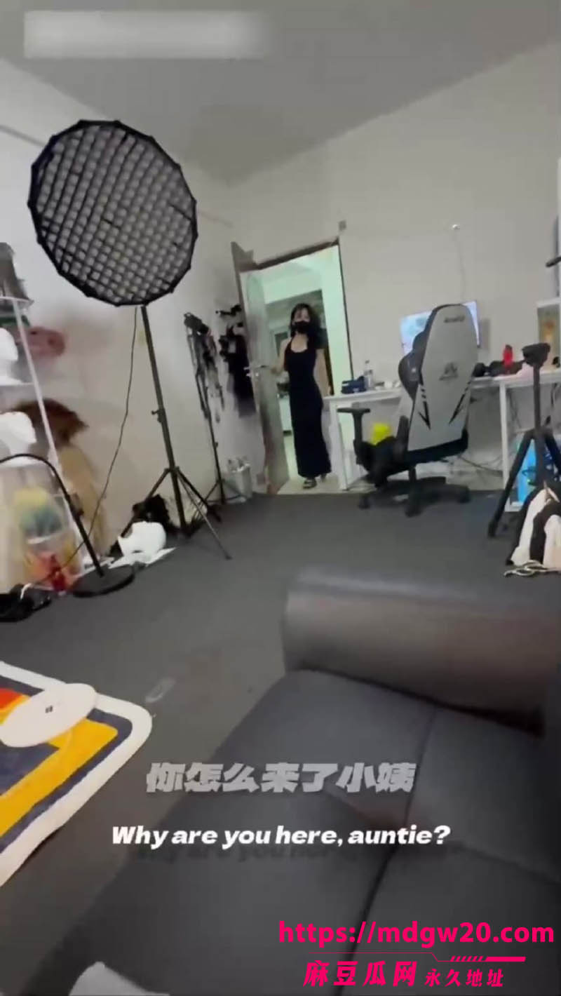 推特新晋网黄最新乱伦剧情福利 偷穿小姨的泳装死水库 在家打飞机被小姨撞见