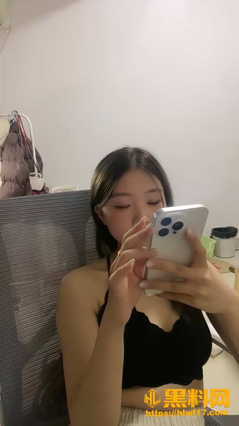精神小妹诗诗下海直播自慰3